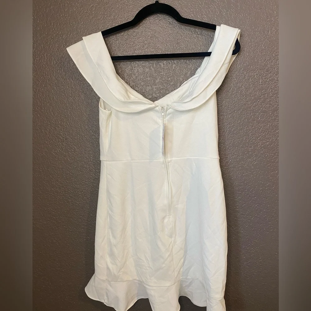 CITY STUDIO White Sleeveless V Neck Short Party Sheath Dress - Picture 3 of 4